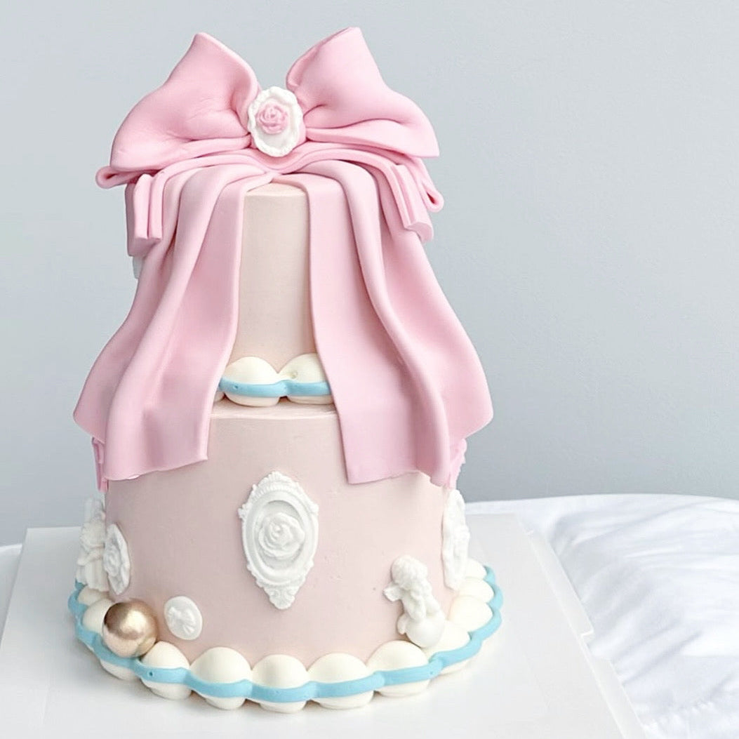 Retro Pink Bow Cake