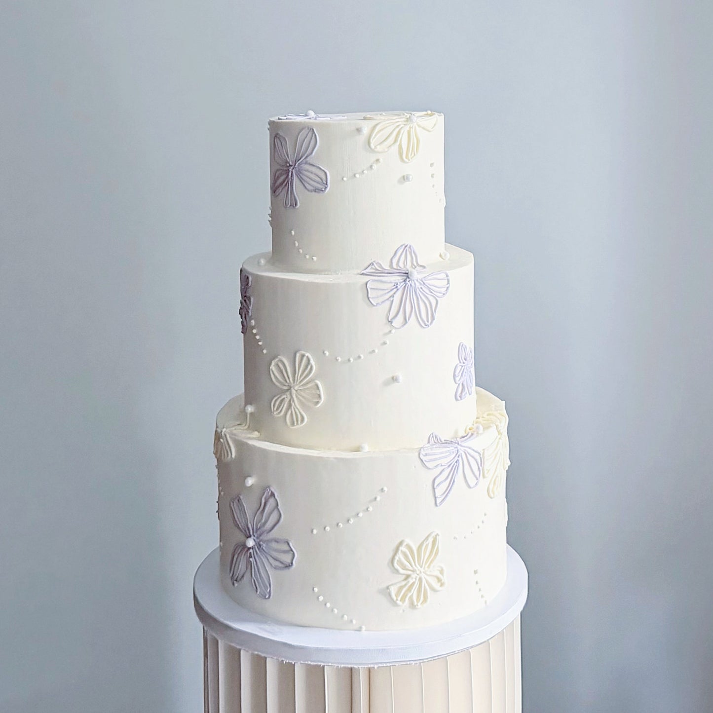 Line Art Floral Wedding Cake