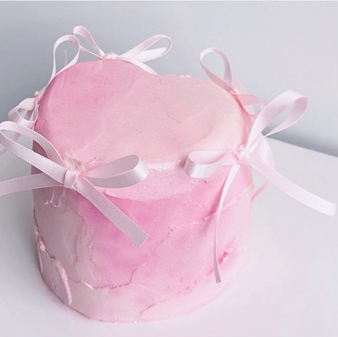 Ombré Pink Bow Heartcake