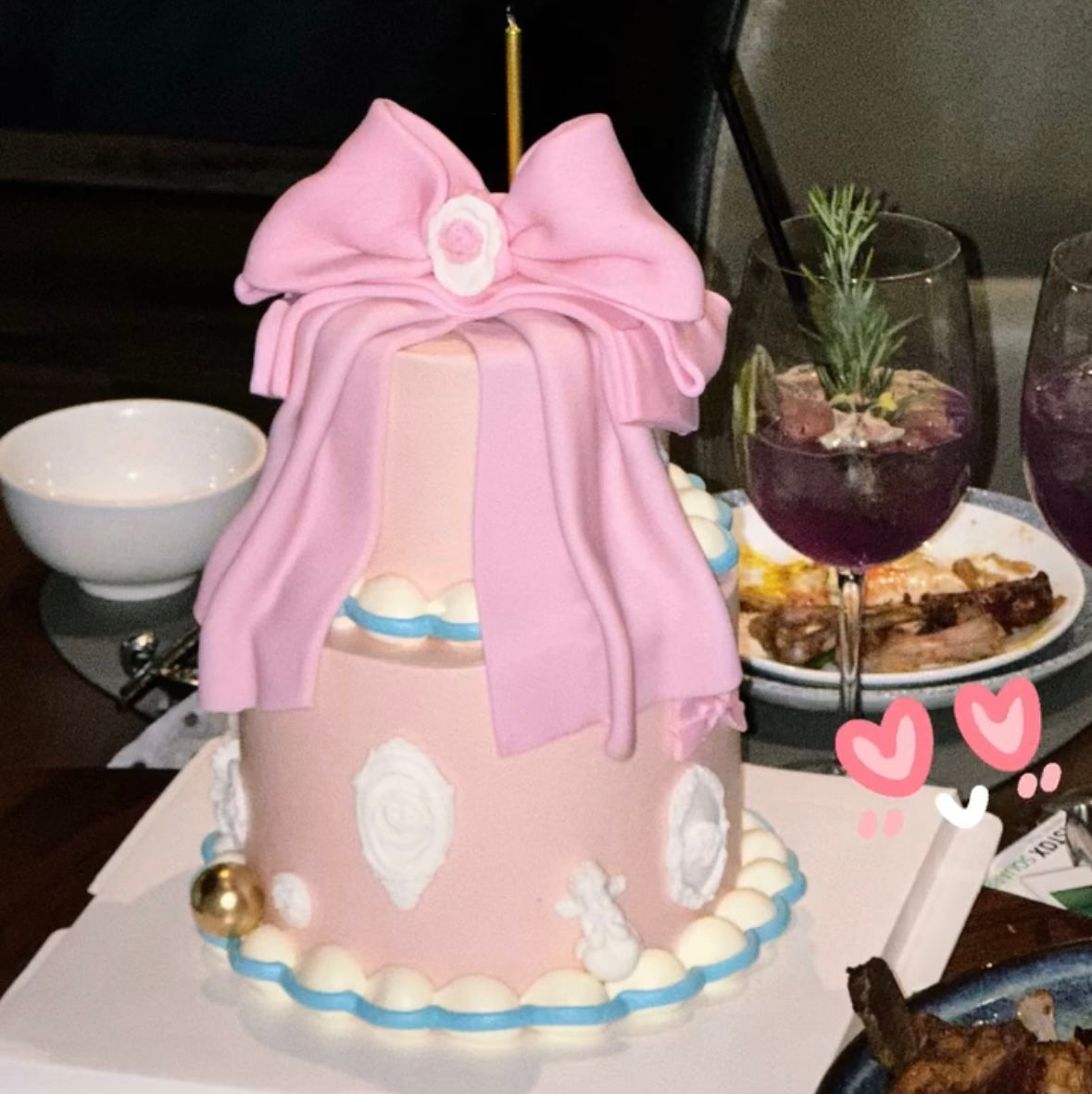 Retro Pink Bow Cake