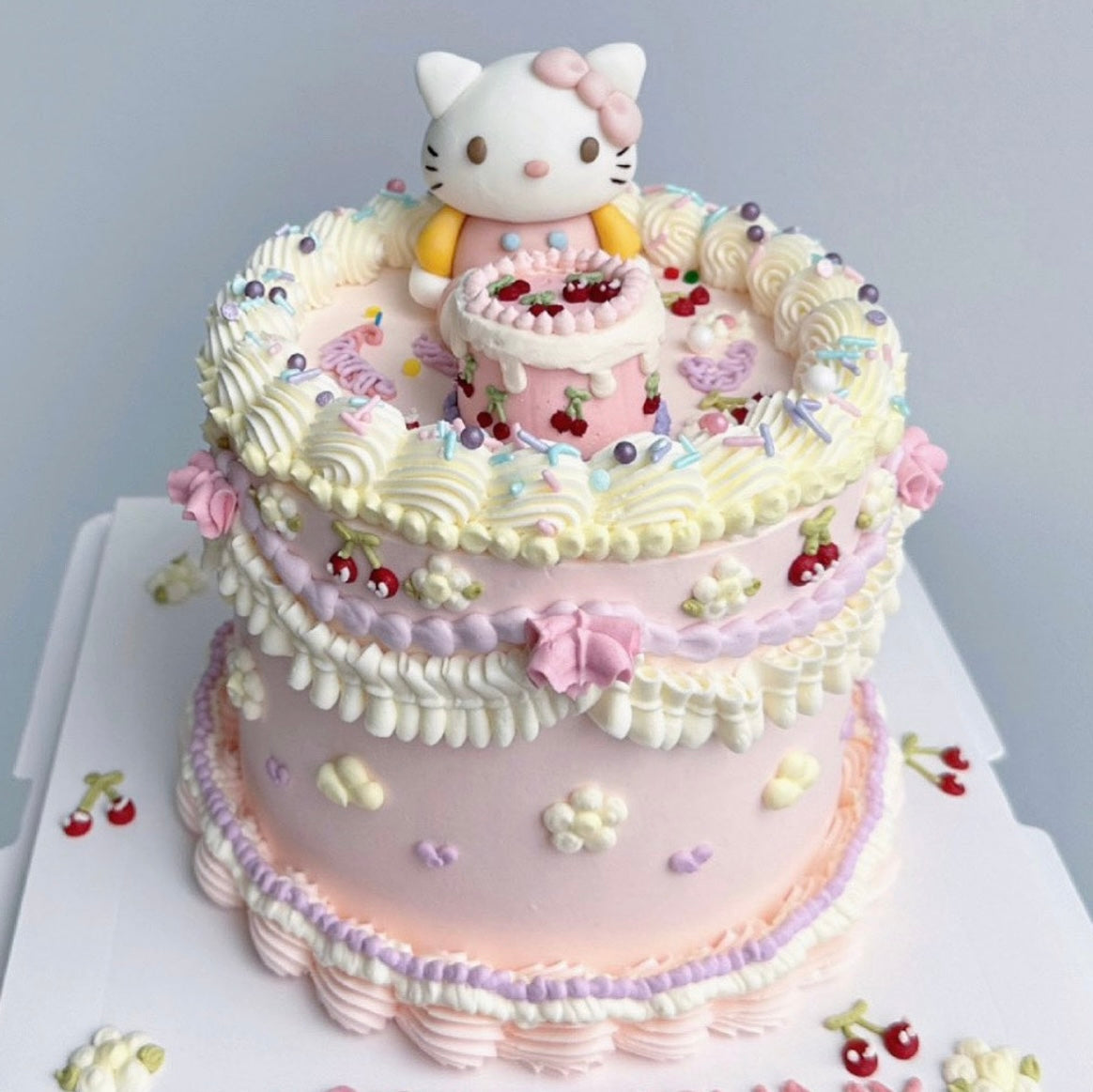 Hello Kitty Cake