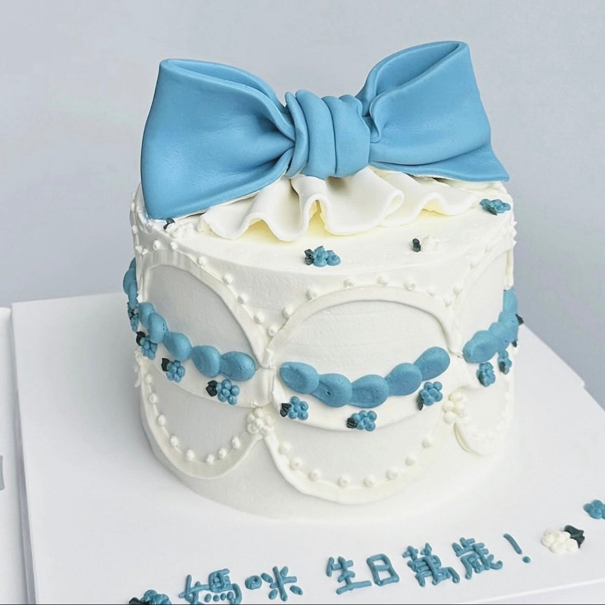 Elegant Blue Bow Cake